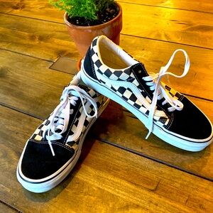 Vans checkerboard black and white lace ups 8.0 W and 6.5 M